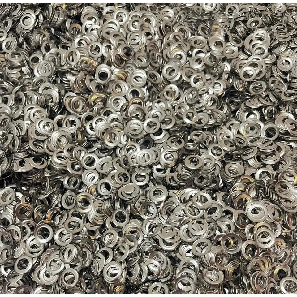 Khuy Oze Là Gì? Ứng Dụng Tuyệt Vời Trong Sản Xuất Túi Vải Không Dệt 🔩
