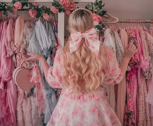 Coquette Aesthetic là gì? Hướng dẫn phối đồ lãng mạn hóa chuẩn Gen Z - Coquette Aesthetic